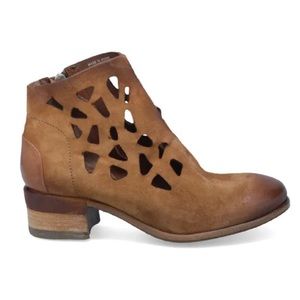 AS98 | GLENN LEATHER CUT OUT BOOTIE